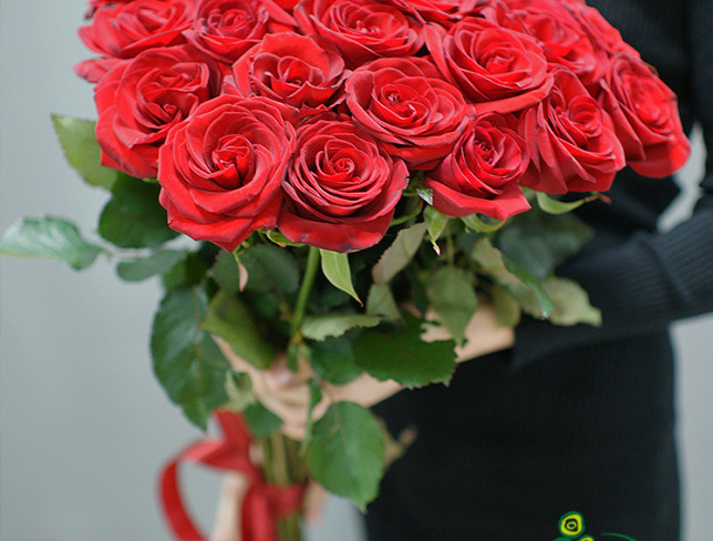 25 trandafiri rosii olandezi 60-70 cm foto